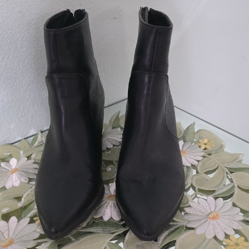 Elegant Black Ankle Boots
